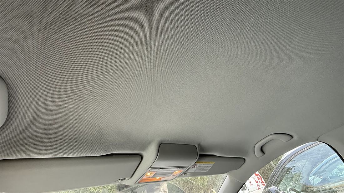 Plafon auto gri refăcut, întins uniform